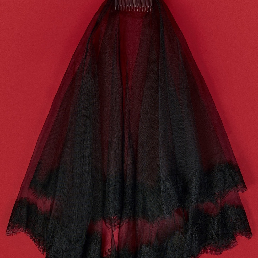 Oh Polly Lace-Trim Veil in Black Size One SizeOne Size